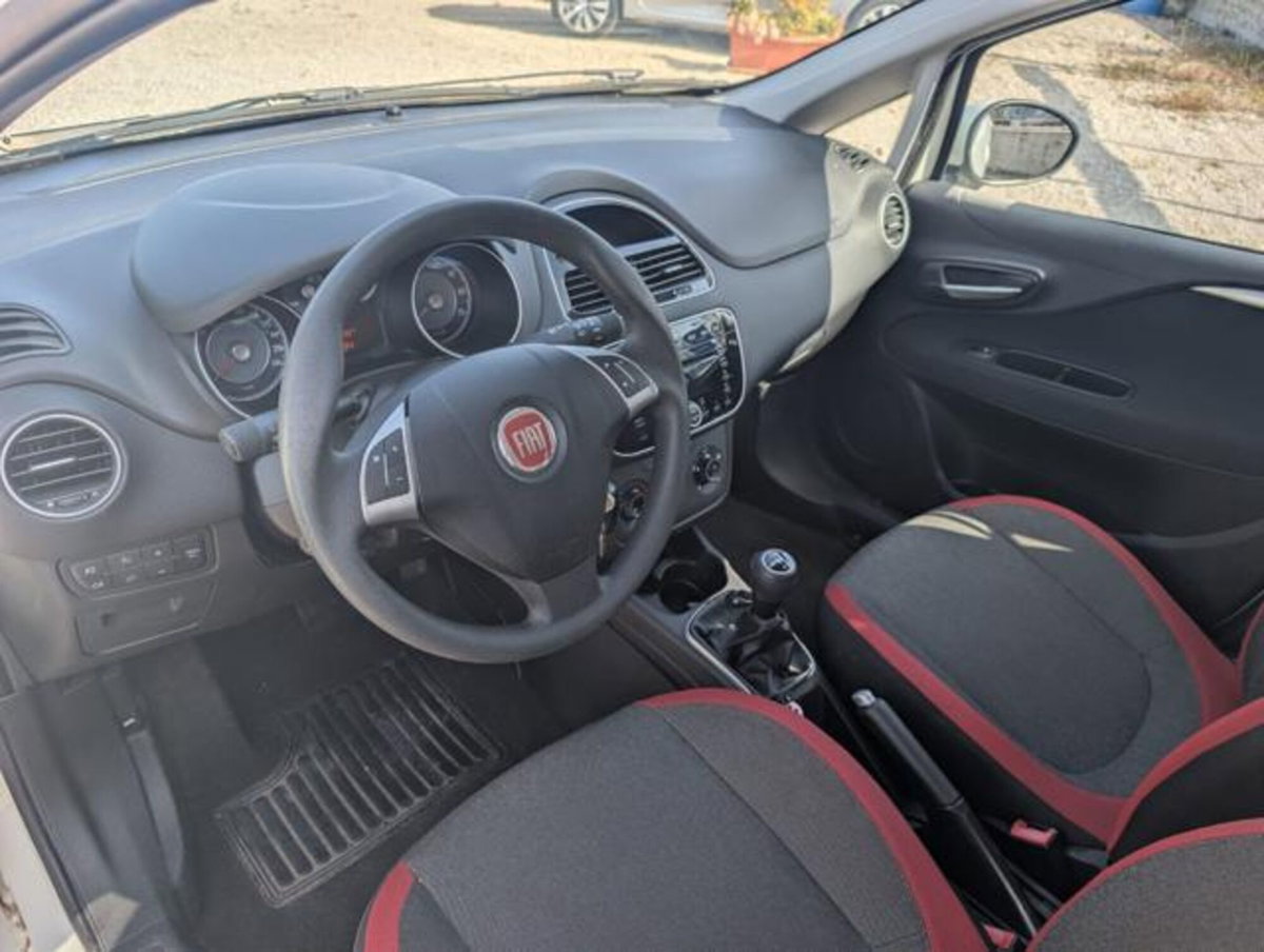 Fiat Punto 1.4 S&S 8V Dualogic 5 porte Lounge (5)