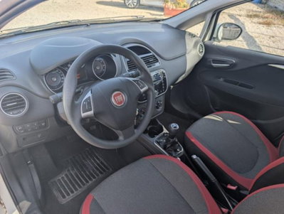 Fiat Punto 1.4 S&S 8V Dualogic 5 porte Lounge (5)
