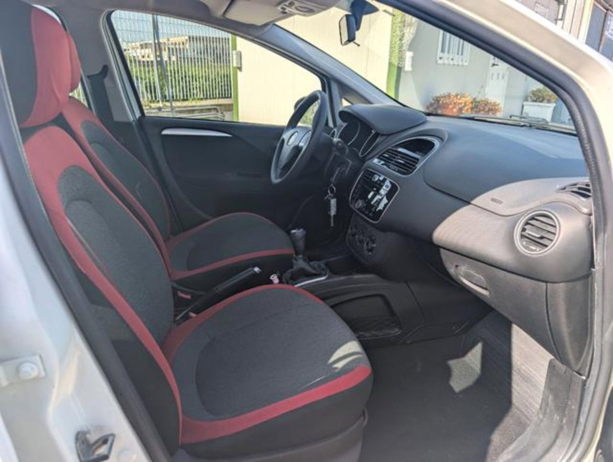 Fiat Punto 1.4 S&S 8V Dualogic 5 porte Lounge (7)