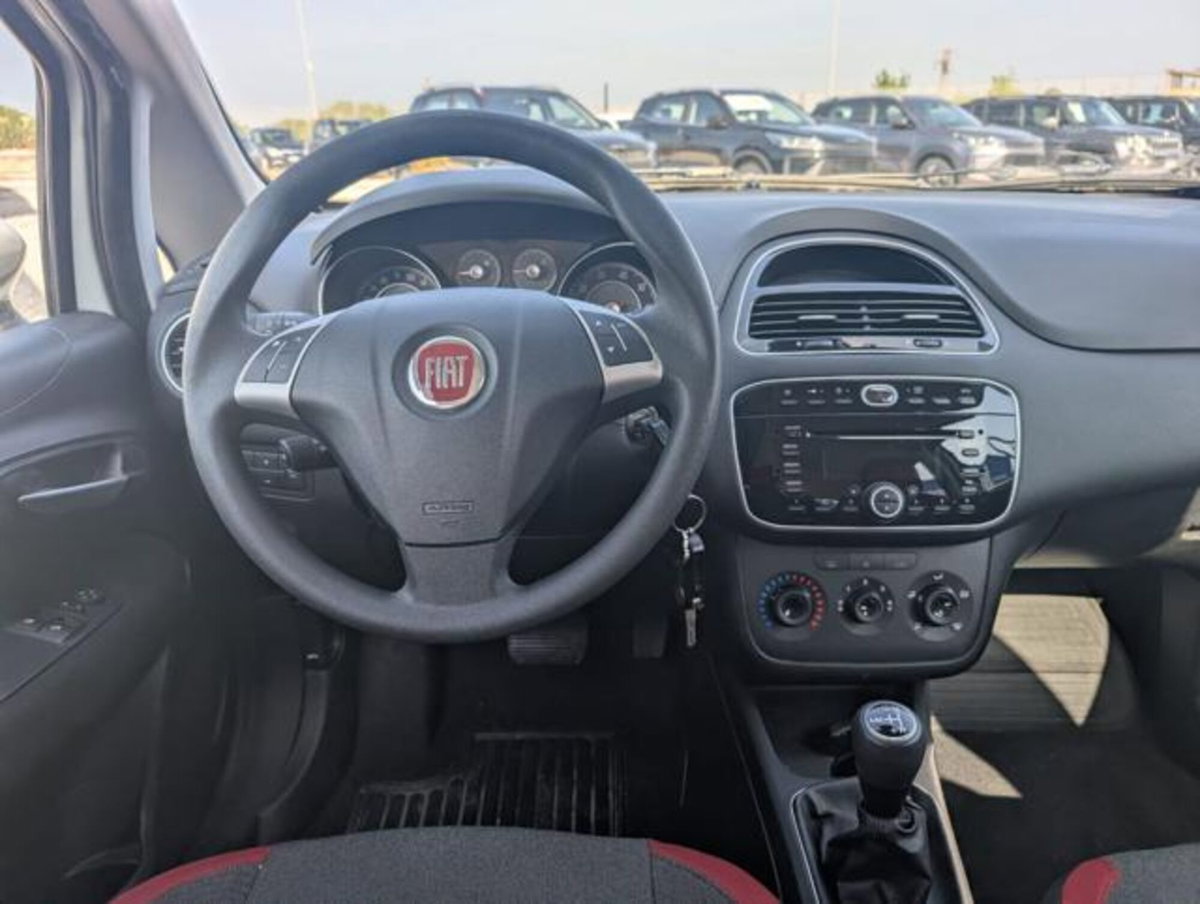 Fiat Punto 1.4 S&S 8V Dualogic 5 porte Lounge (9)