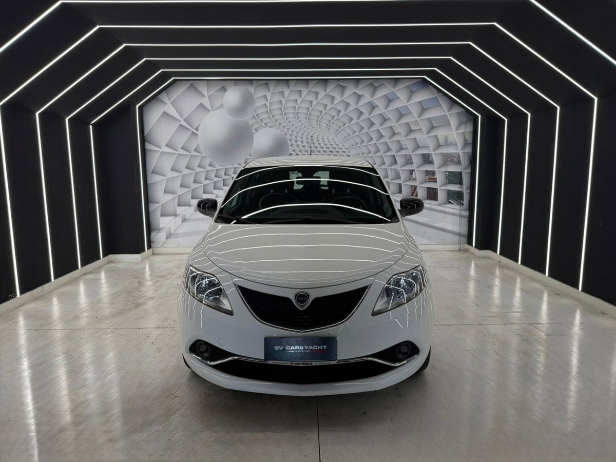 Lancia Ypsilon 1.3 MJT 16V 95 CV 5 porte S&S Silver