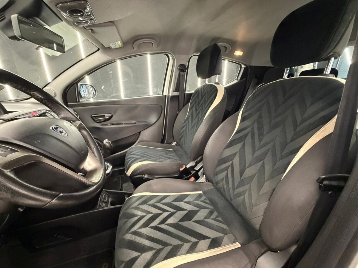 Lancia Ypsilon 1.3 MJT 16V 95 CV 5 porte S&S Silver (11)