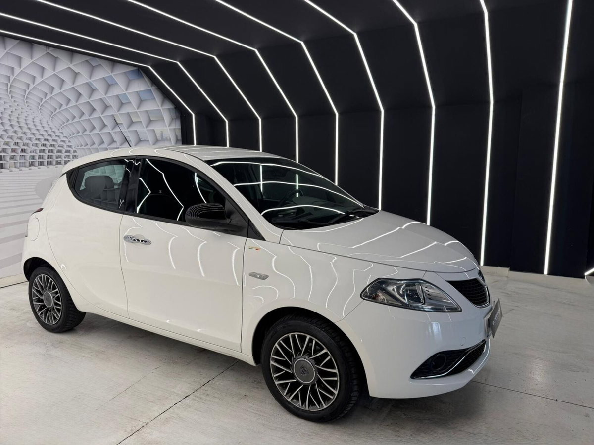 Lancia Ypsilon 1.3 MJT 16V 95 CV 5 porte S&S Silver (2)