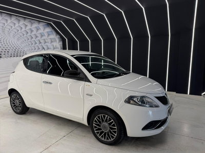 Lancia Ypsilon 1.3 MJT 16V 95 CV 5 porte S&S Silver (2)