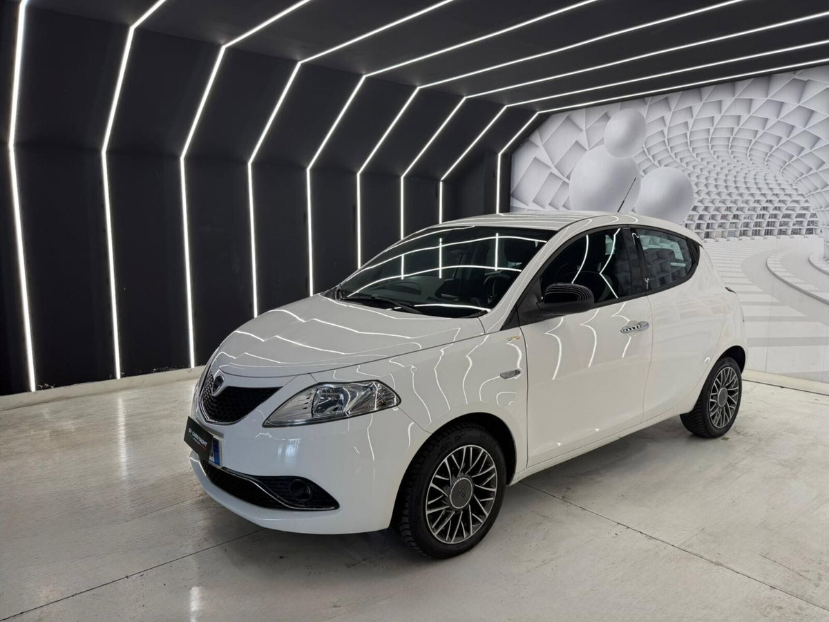Lancia Ypsilon 1.3 MJT 16V 95 CV 5 porte S&S Silver (3)