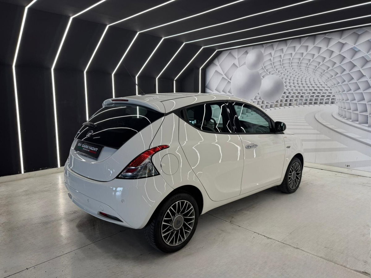 Lancia Ypsilon 1.3 MJT 16V 95 CV 5 porte S&S Silver (4)