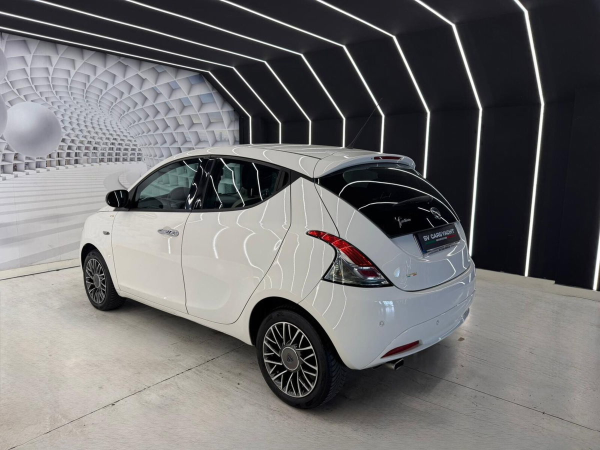 Lancia Ypsilon 1.3 MJT 16V 95 CV 5 porte S&S Silver (5)