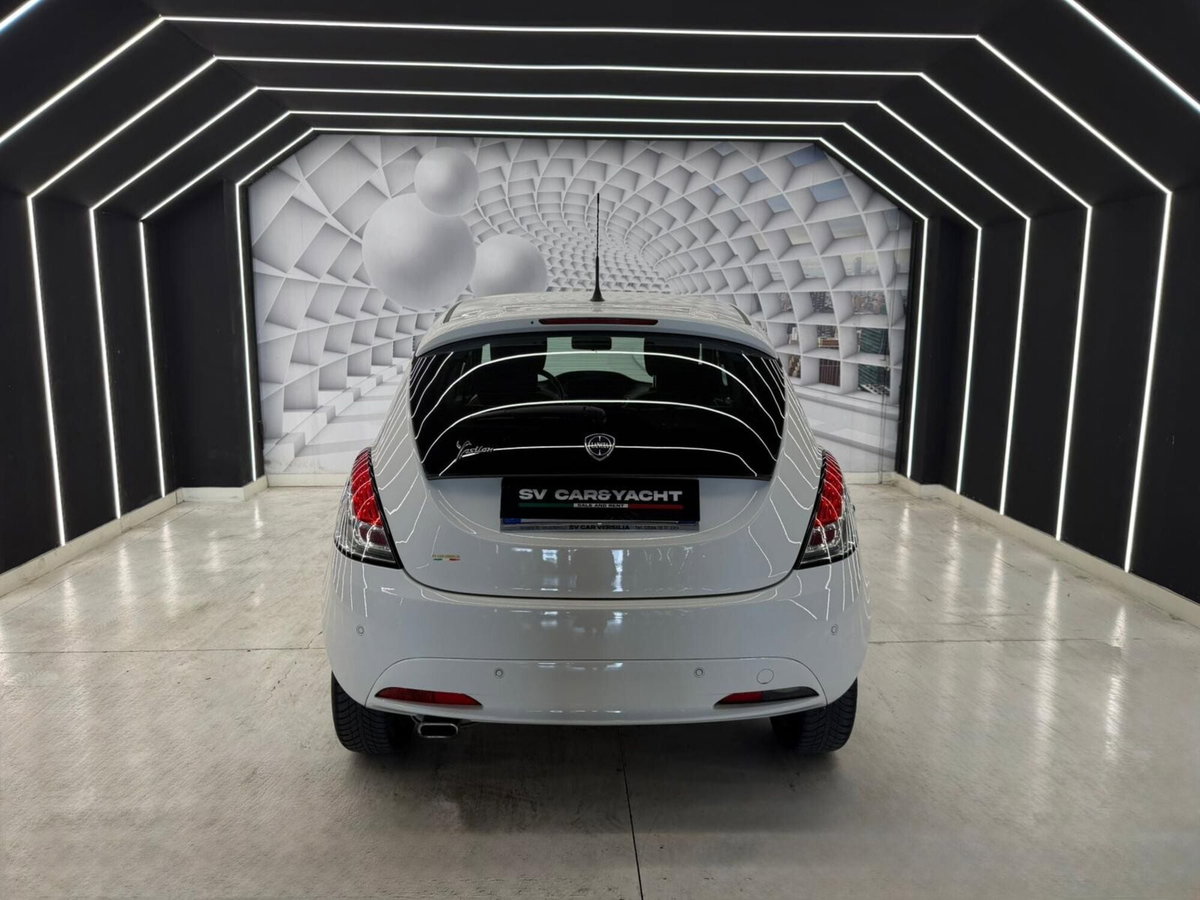 Lancia Ypsilon 1.3 MJT 16V 95 CV 5 porte S&S Silver (6)
