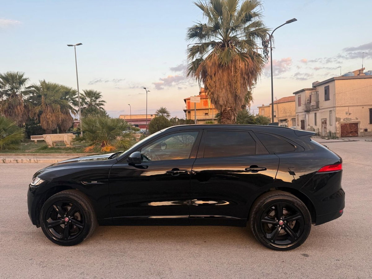 Jaguar F-Pace 2.0 D 180 CV AWD R-Sport (10)
