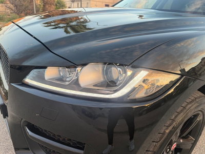 Jaguar F-Pace 2.0 D 180 CV AWD R-Sport (11)