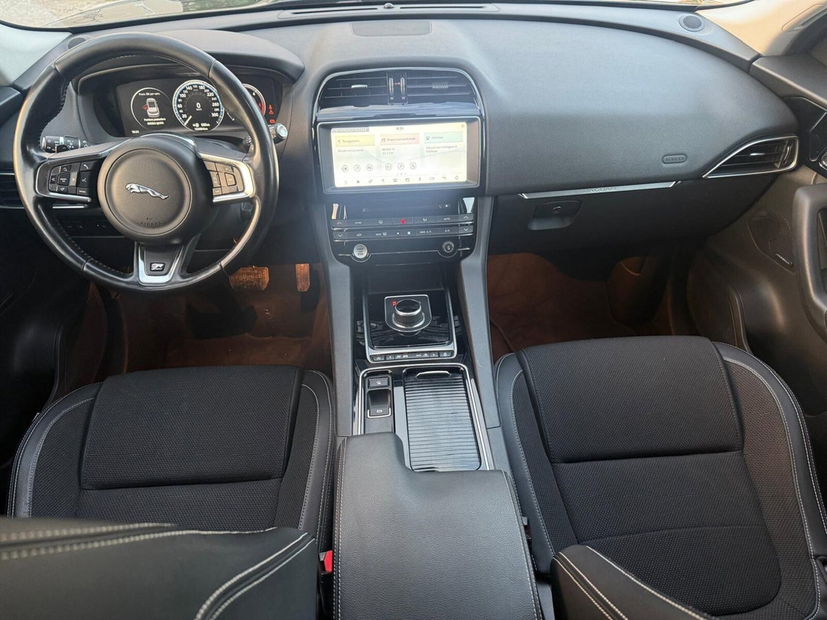 Jaguar F-Pace 2.0 D 180 CV AWD R-Sport (13)