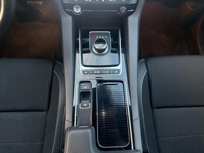 Jaguar F-Pace 2.0 D 180 CV AWD R-Sport (16)