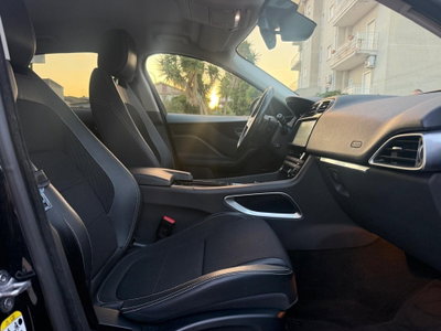 Jaguar F-Pace 2.0 D 180 CV AWD R-Sport (19)