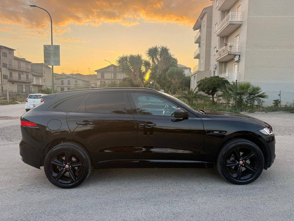 Jaguar F-Pace 2.0 D 180 CV AWD R-Sport (2)