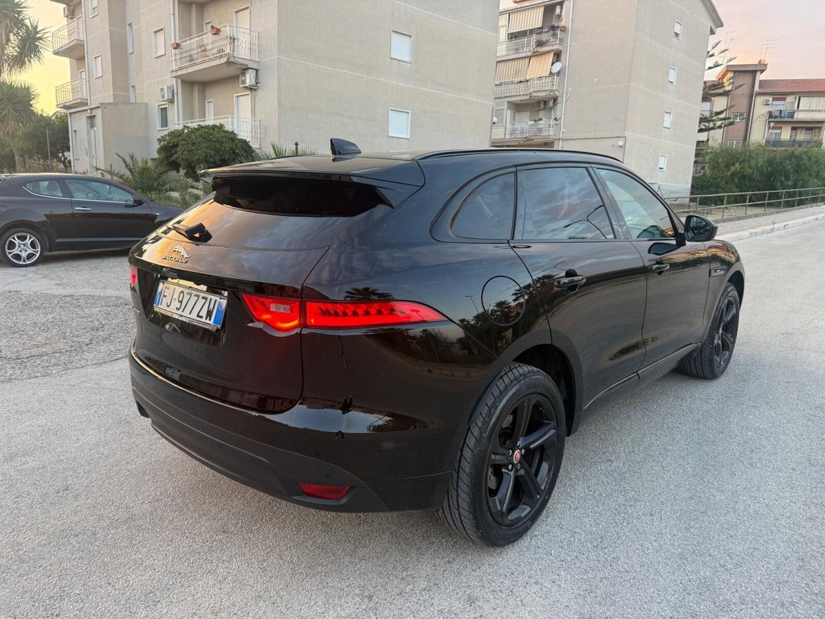 Jaguar F-Pace 2.0 D 180 CV AWD R-Sport (3)
