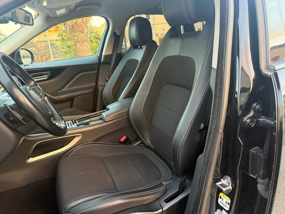 Jaguar F-Pace 2.0 D 180 CV AWD R-Sport (7)