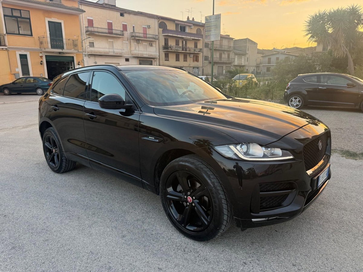 Jaguar F-Pace 2.0 D 180 CV AWD R-Sport (8)