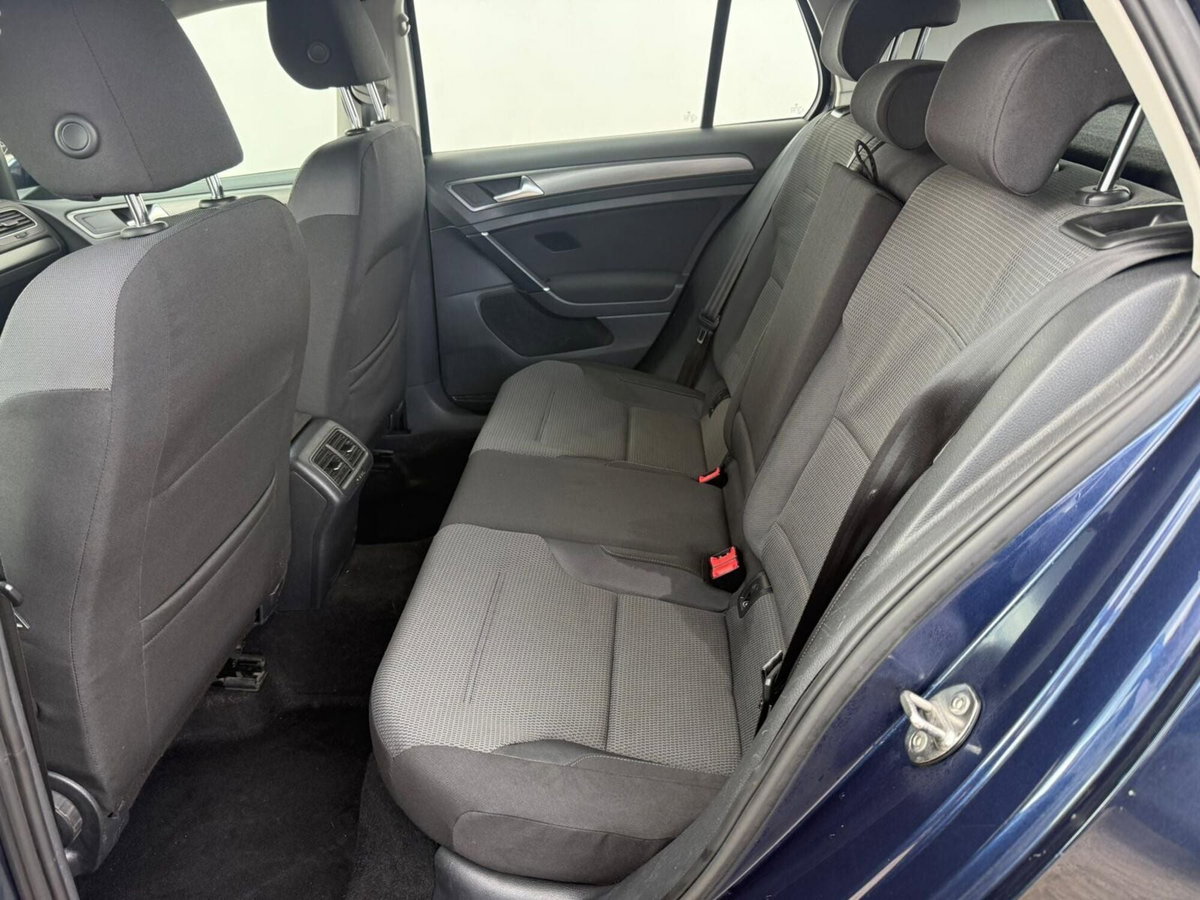 Volkswagen Golf 1.6 TDI DPF 5p. Comfortline (14)