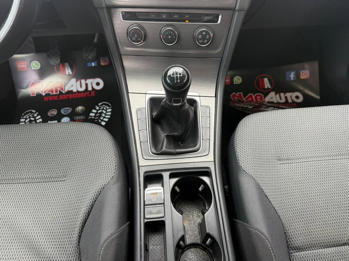 Volkswagen Golf 1.6 TDI DPF 5p. Comfortline (19)
