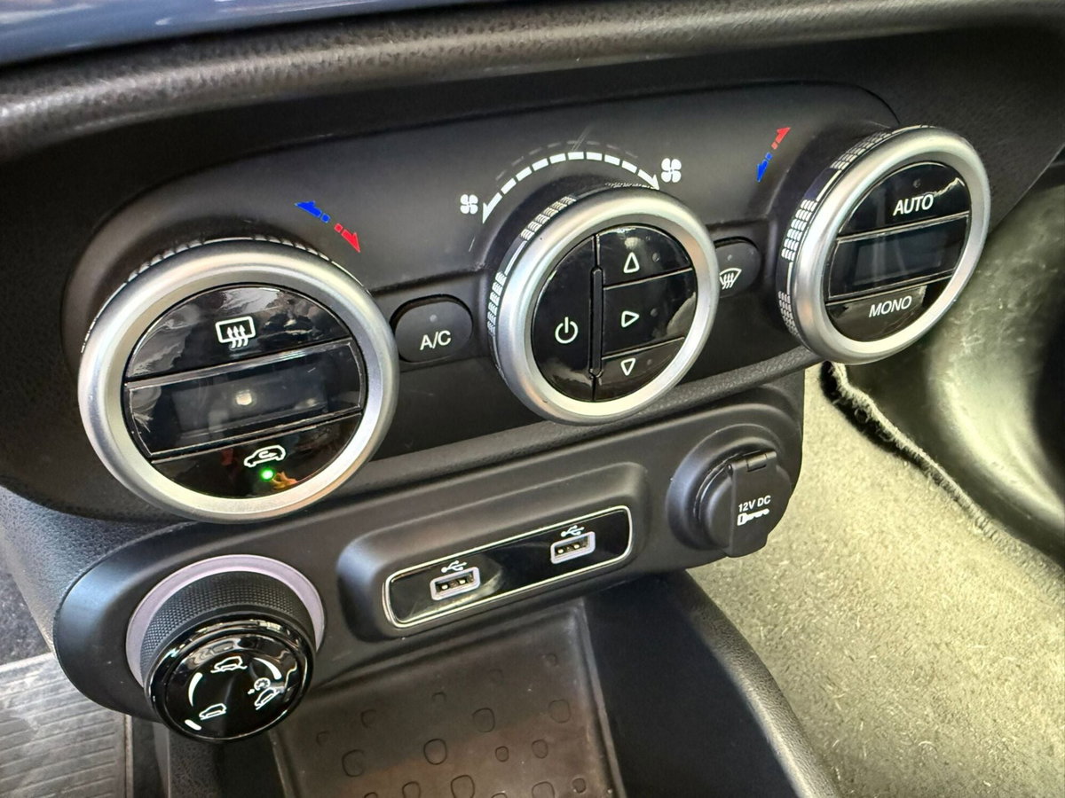 Fiat 500L 1.4 95 CV Trekking (13)