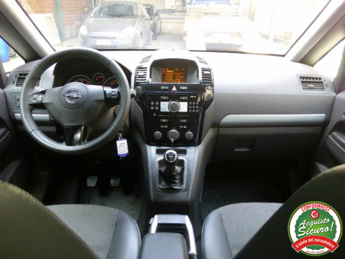 Opel Zafira 1.9 16V CDTI 150CV aut. Cosmo (15)