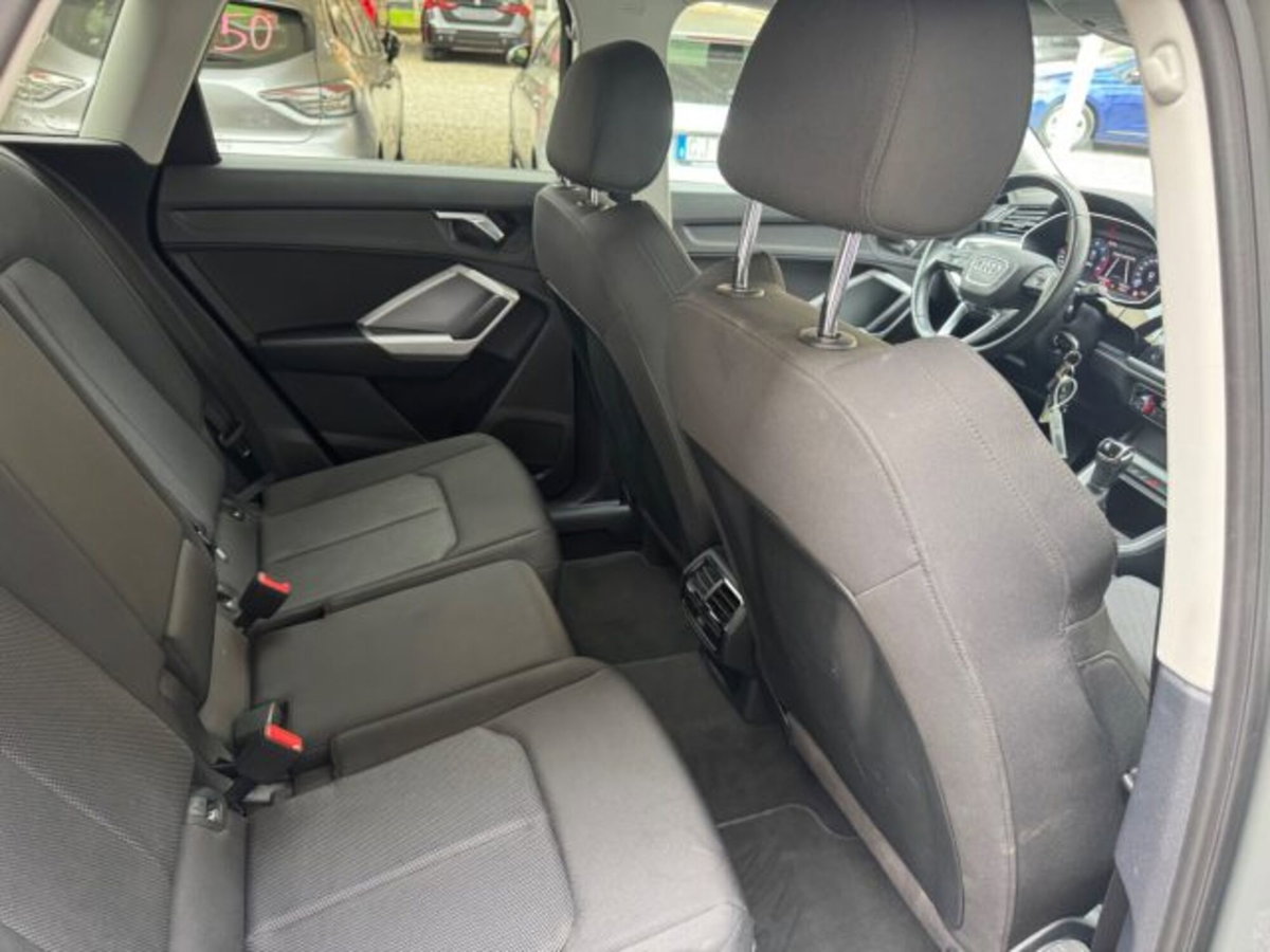Audi Q3 35 TDI quattro S tronic Business Advanced (17)