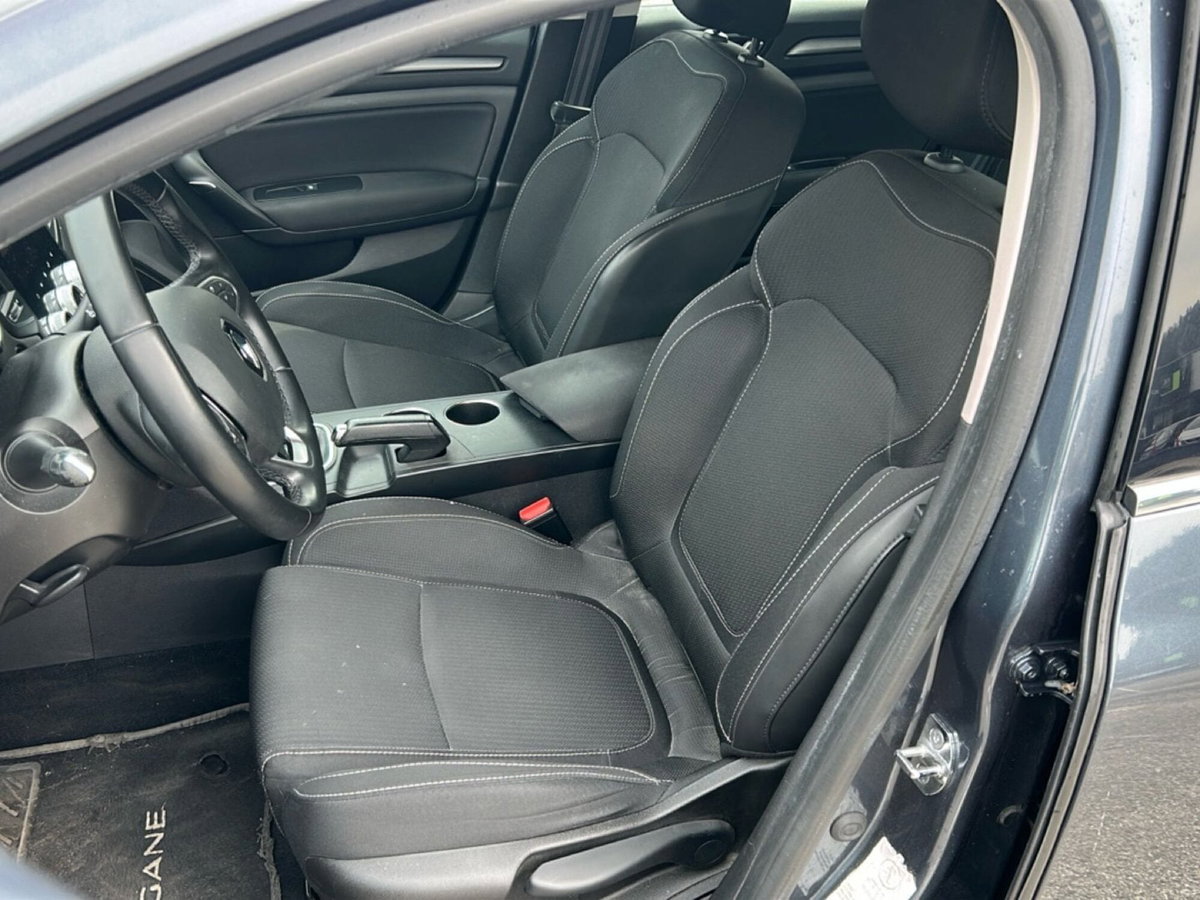 Renault Mégane Sporter Blue dCi 115 CV Equilibre (9)