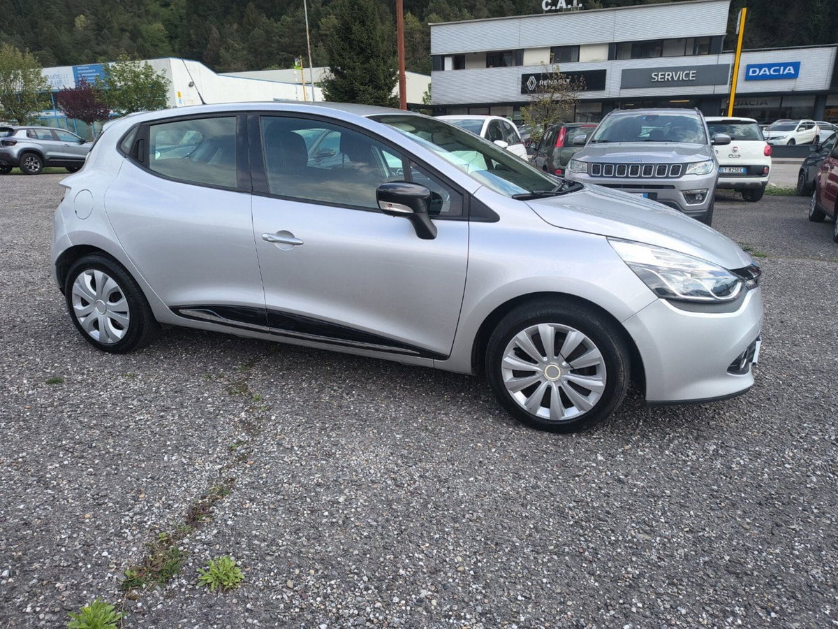 Renault Clio 1.2 75CV 5 porte Live (4)