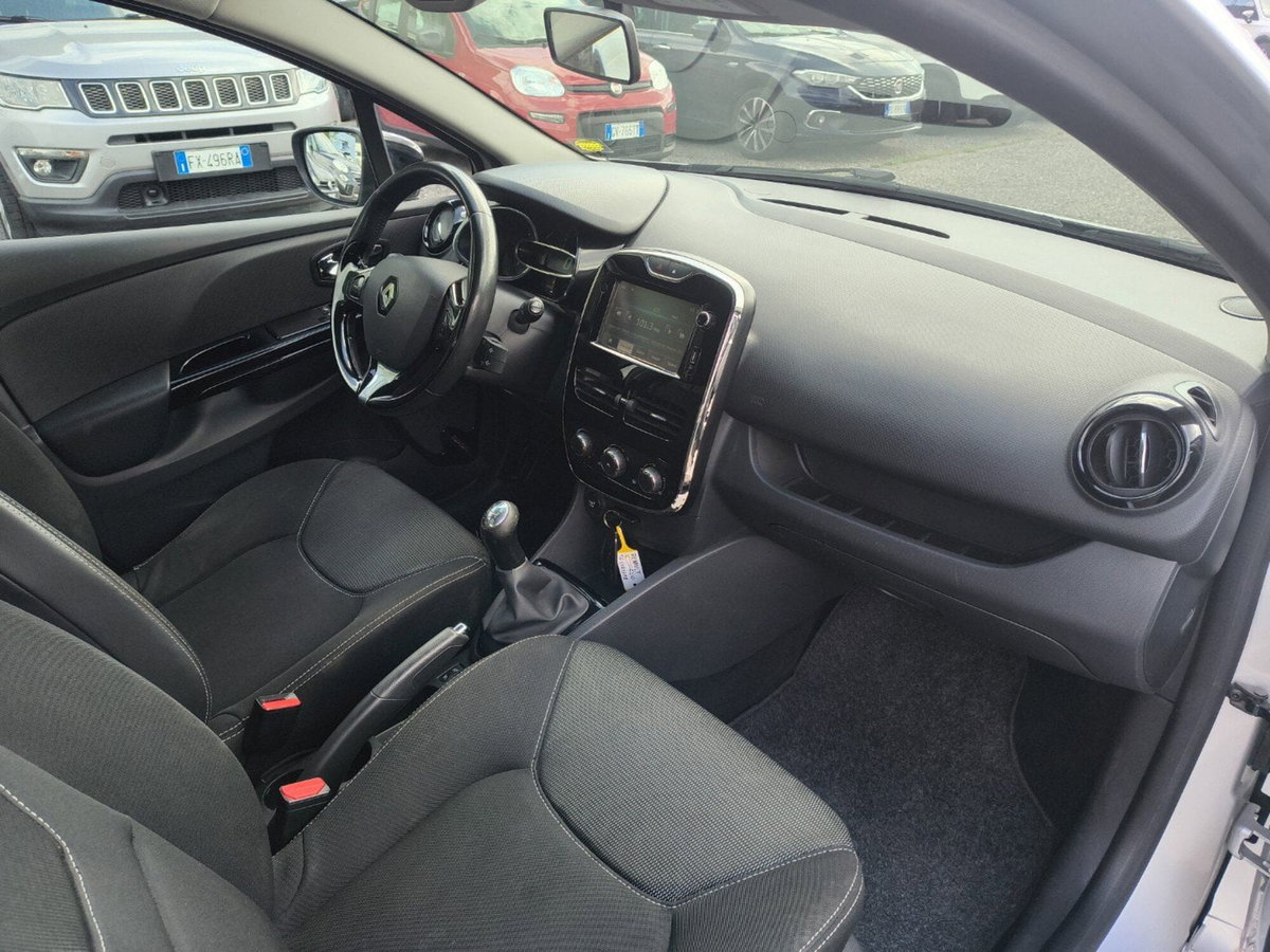 Renault Clio 1.2 75CV 5 porte Live (9)