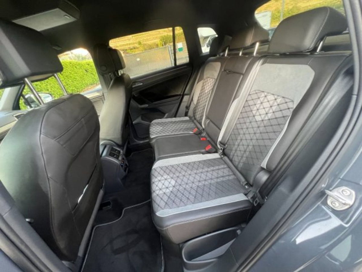 Volkswagen Tiguan 2.0 TDI 150 CV SCR DSG 4MOTION R-Line (14)