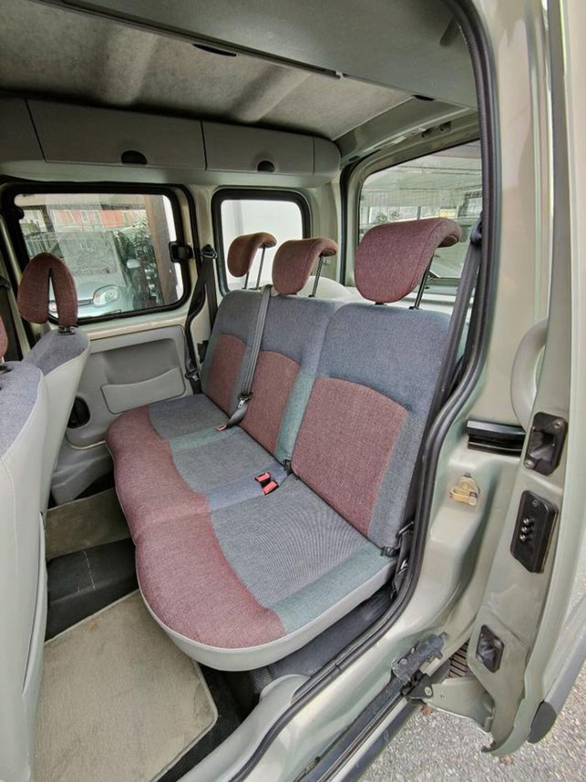 Renault Kangoo 1.6 16V 4x4 4p. Authentique (6)