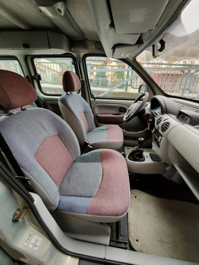 Renault Kangoo 1.6 16V 4x4 4p. Authentique (9)
