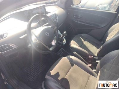 Lancia Ypsilon 1.2 69 CV 5 porte Gold (7)