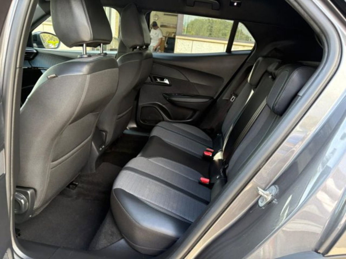 Peugeot 2008 BlueHDi 130 S&S EAT8 Allure Pack (9)