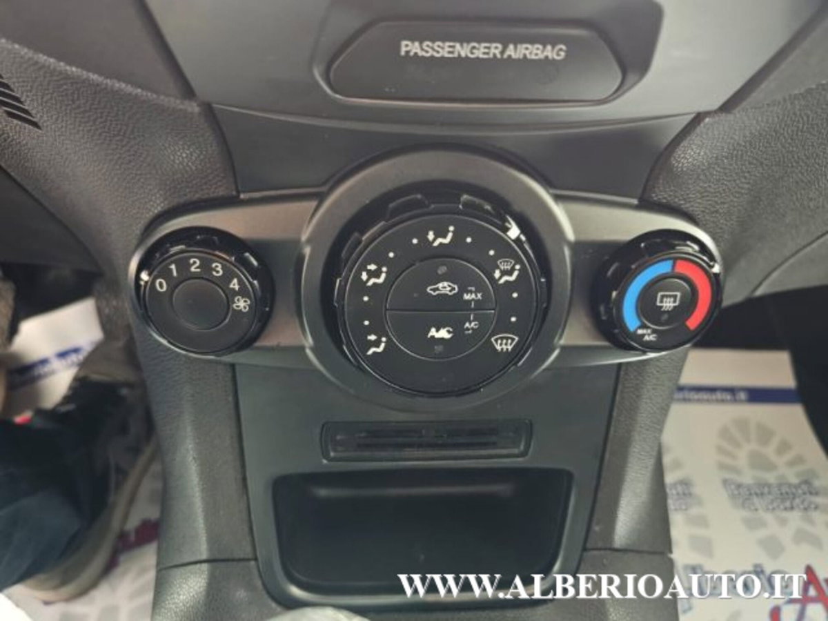 Ford Fiesta 1.5 TDCi 75CV 5 porte (12)
