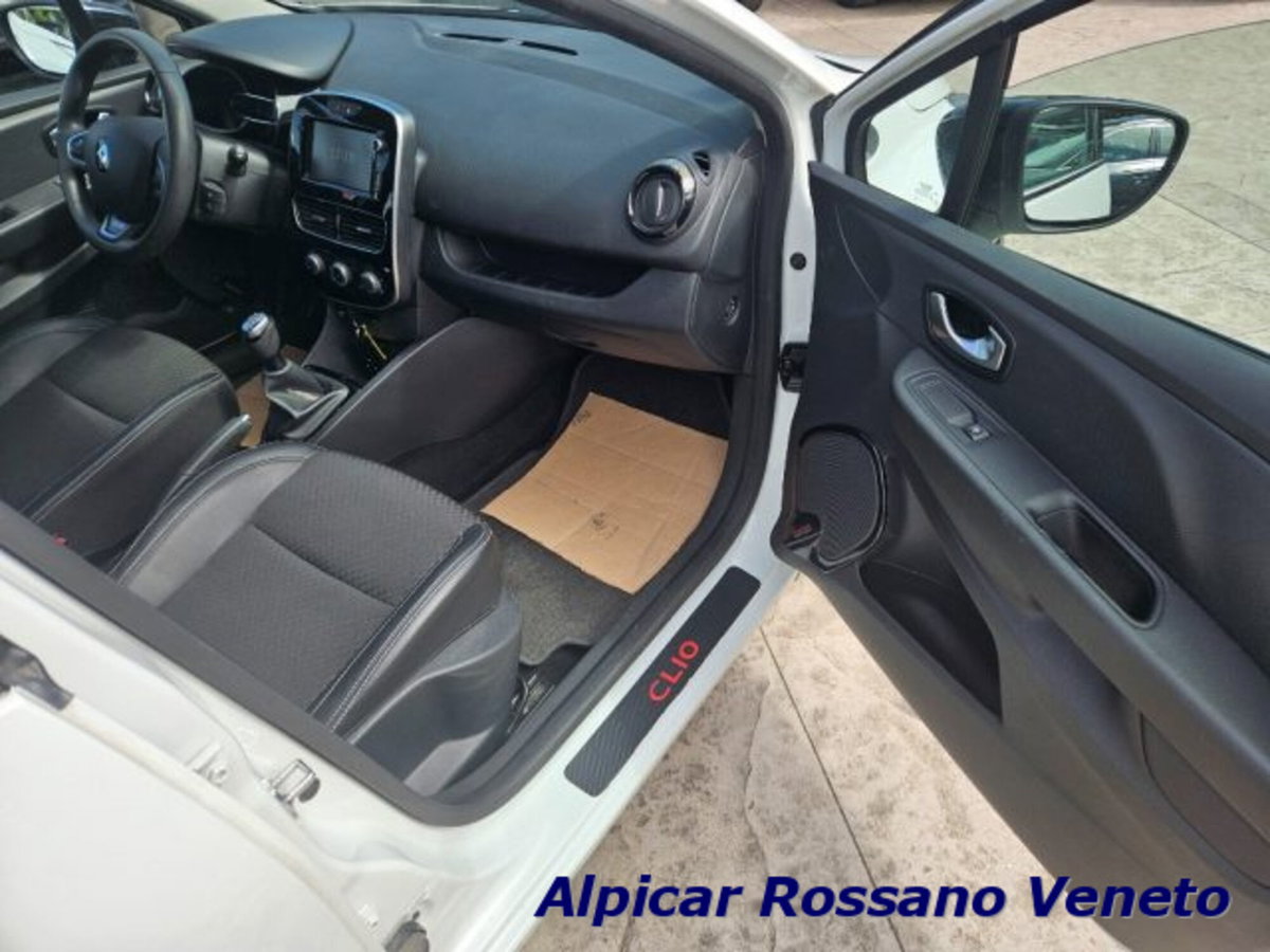 Renault Clio dCi 8V 90 CV EDC 5 porte Moschino Intens (11)