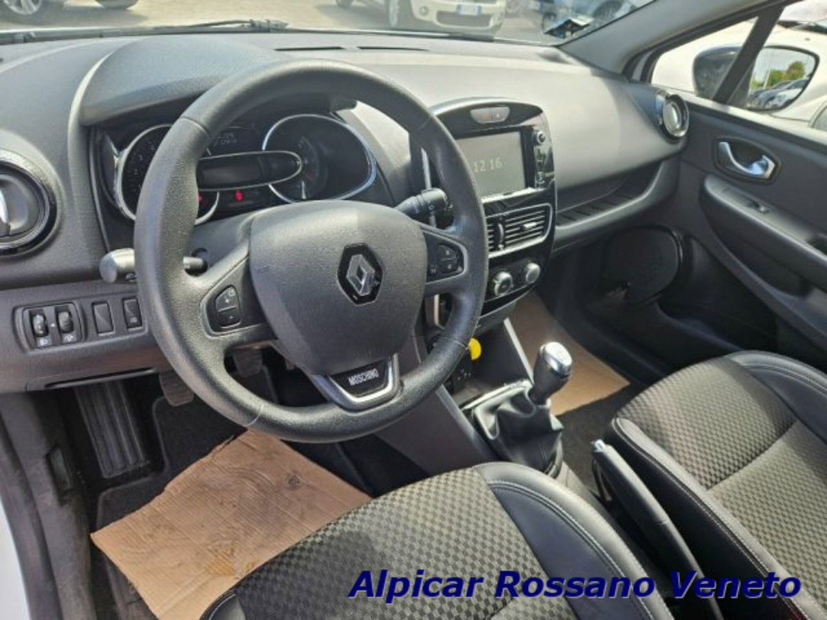 Renault Clio dCi 8V 90 CV EDC 5 porte Moschino Intens (17)