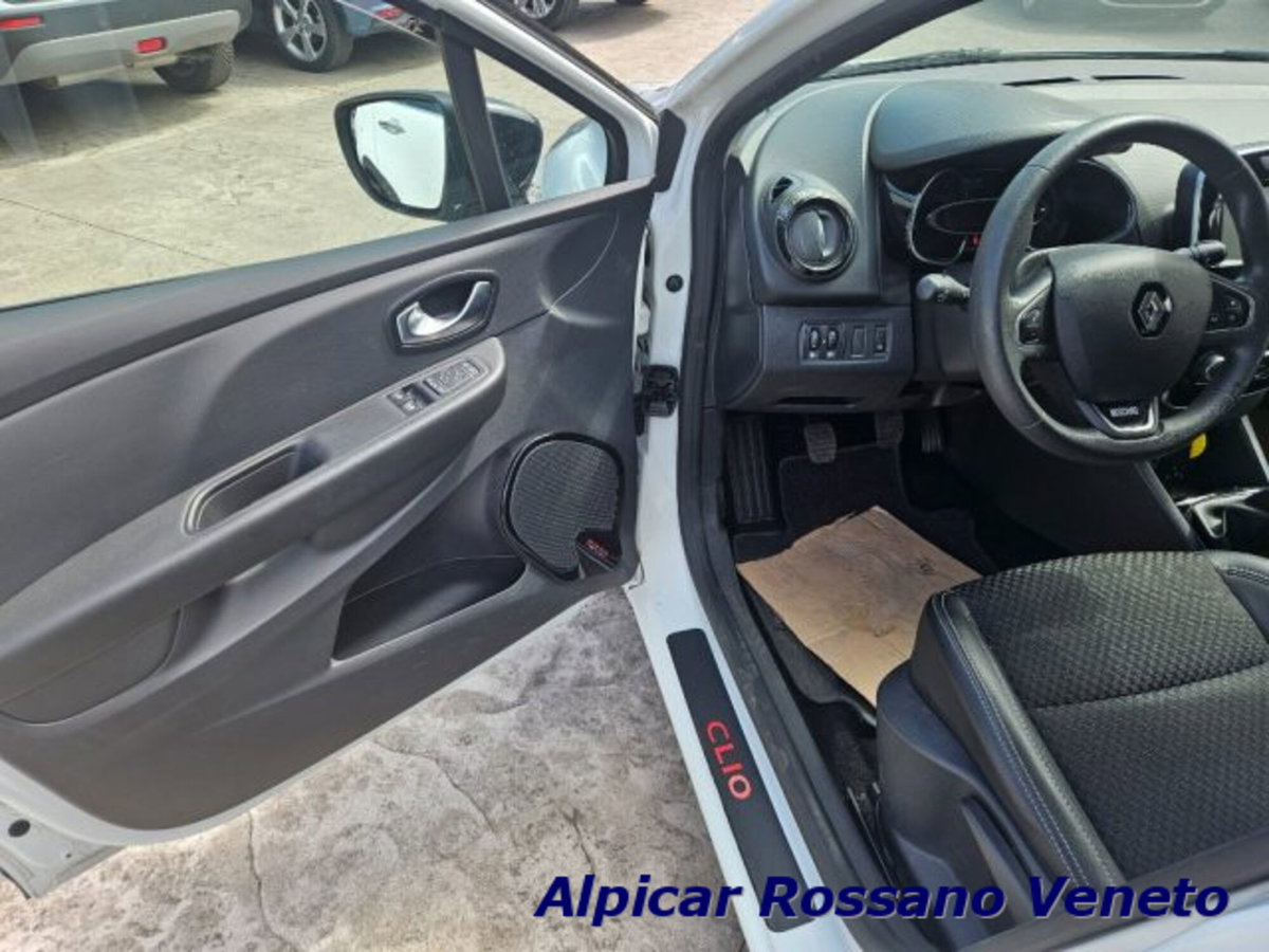 Renault Clio dCi 8V 90 CV EDC 5 porte Moschino Intens (19)