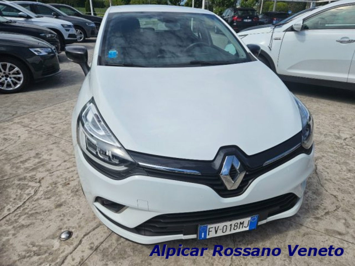 Renault Clio dCi 8V 90 CV EDC 5 porte Moschino Intens (2)