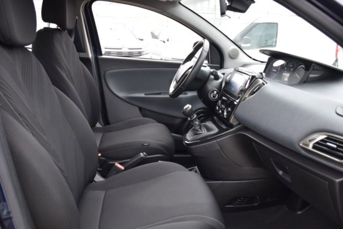 Lancia Ypsilon 1.0 FireFly 5 porte S&S Hybrid Ecochic Gold (14)