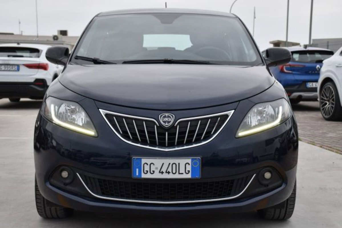 Lancia Ypsilon 1.0 FireFly 5 porte S&S Hybrid Ecochic Gold (2)