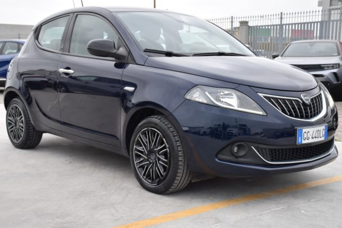 Lancia Ypsilon 1.0 FireFly 5 porte S&S Hybrid Ecochic Gold (3)