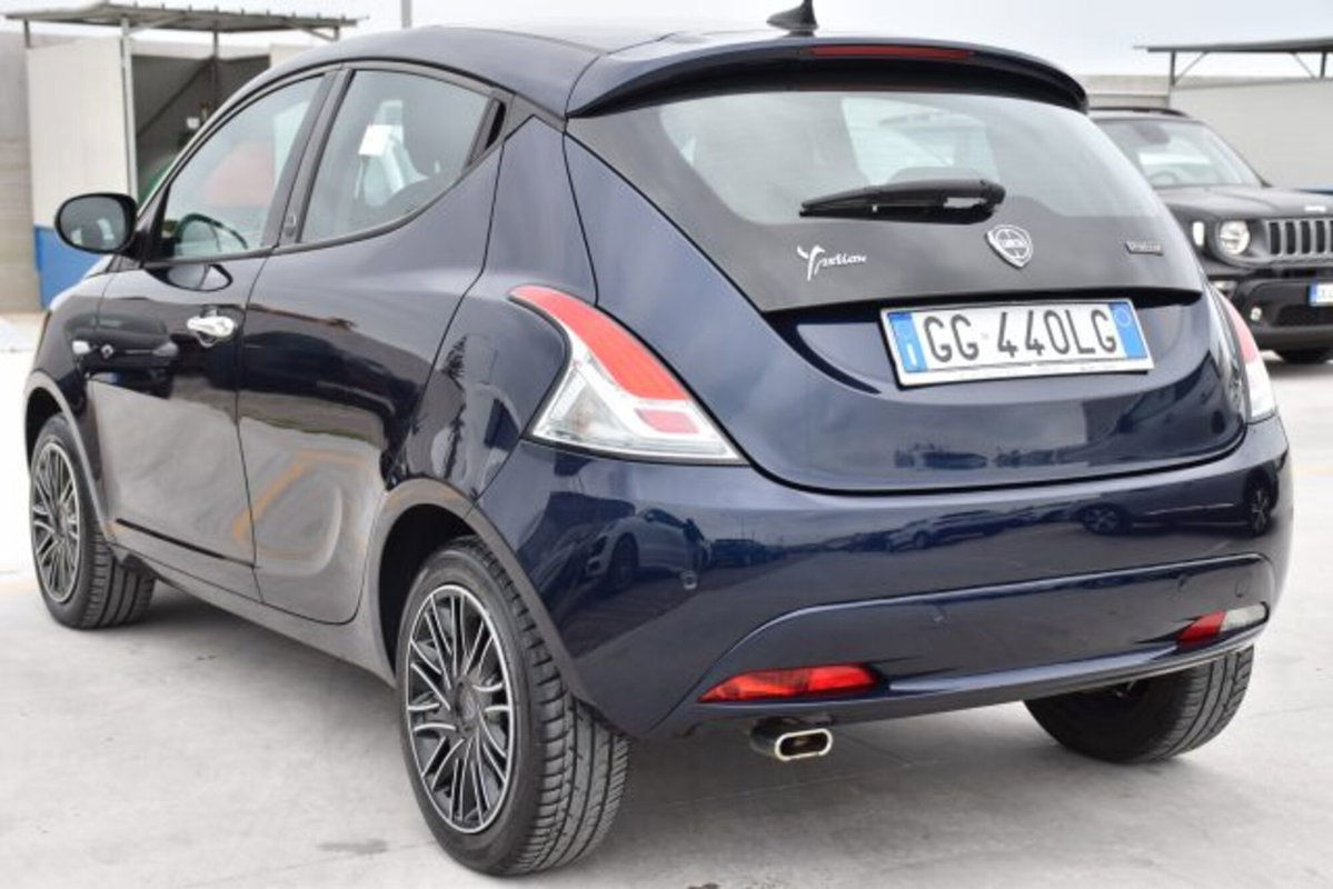 Lancia Ypsilon 1.0 FireFly 5 porte S&S Hybrid Ecochic Gold (6)
