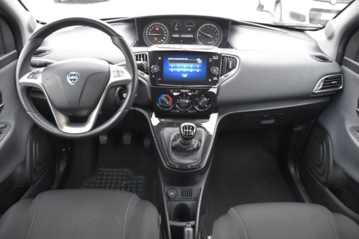 Lancia Ypsilon 1.0 FireFly 5 porte S&S Hybrid Ecochic Gold (7)