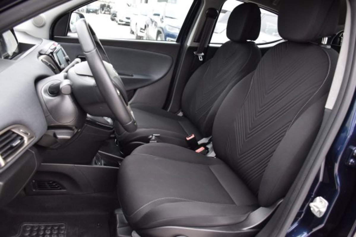 Lancia Ypsilon 1.0 FireFly 5 porte S&S Hybrid Ecochic Gold (8)