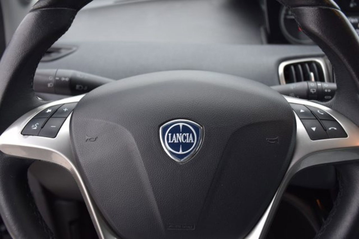 Lancia Ypsilon 1.0 FireFly 5 porte S&S Hybrid Ecochic Gold (9)