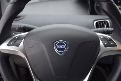 Lancia Ypsilon 1.0 FireFly 5 porte S&S Hybrid Ecochic Gold (9)