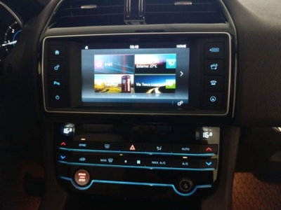 Jaguar F-Pace 2.0 D 240 CV AWD aut. Prestige (8)