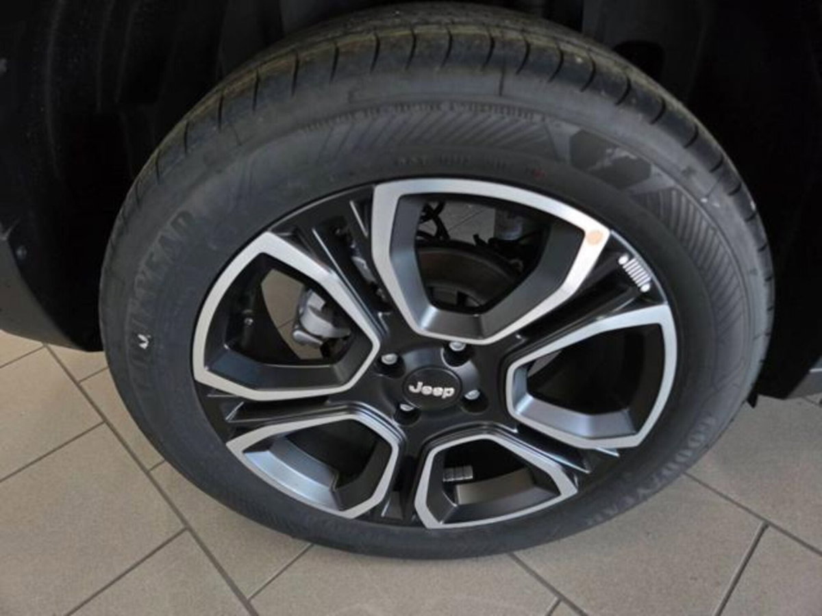 Jeep Avenger 1.2 turbo Summit fwd 100cv (3)