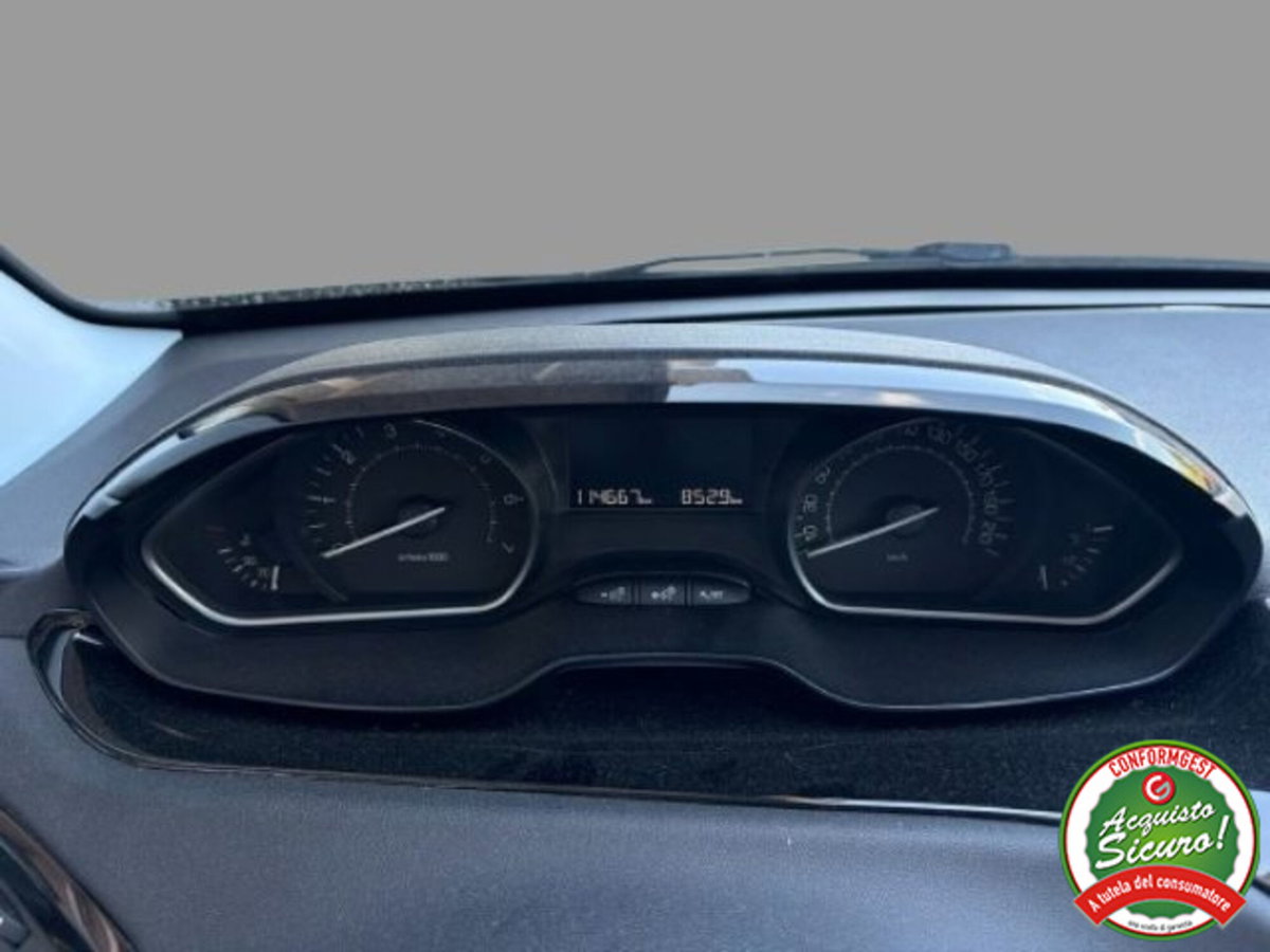 Peugeot 208 82 5 porte Access (9)